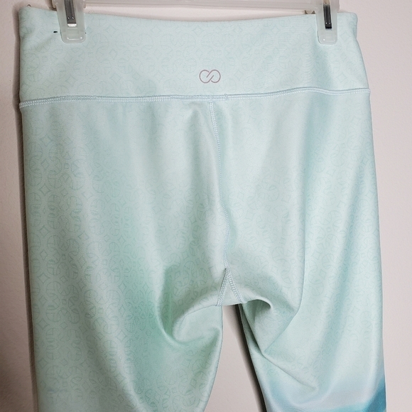 Calia By Carrie Underwood Green Landscape Printed Cropped Leggings - Picture 8 of 11